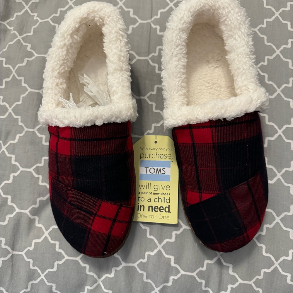 Brand new size 8 Toms women’s slippers